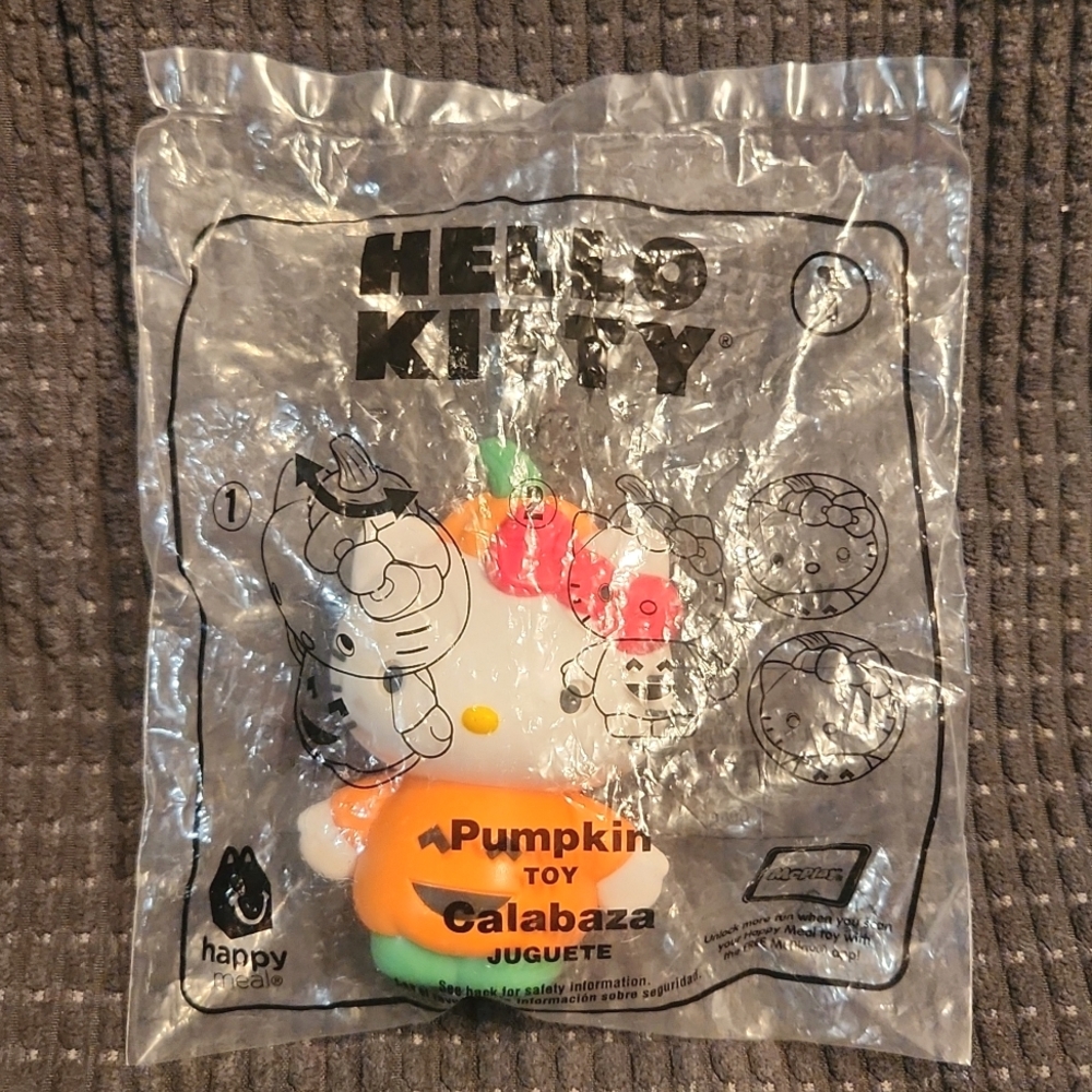 New McDonald's Happy Meal 2019 Hello Kitty Halloween Toy #1 - Pumpkin Costume